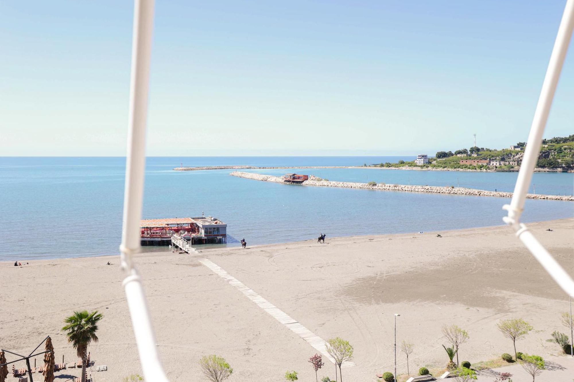 Hotel Frojd - Beach Front Resort Шенджин Экстерьер фото