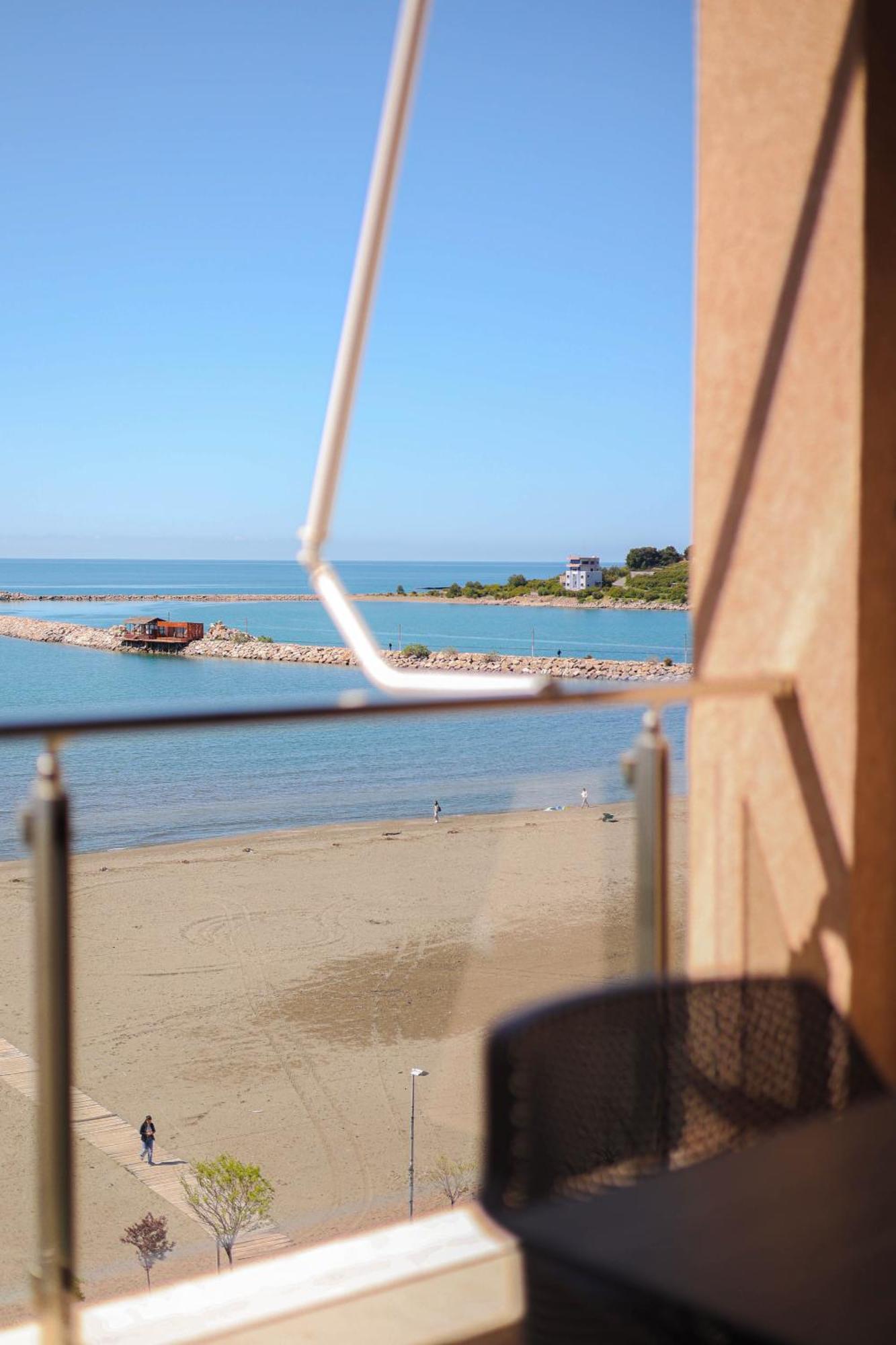 Hotel Frojd - Beach Front Resort Шенджин Экстерьер фото